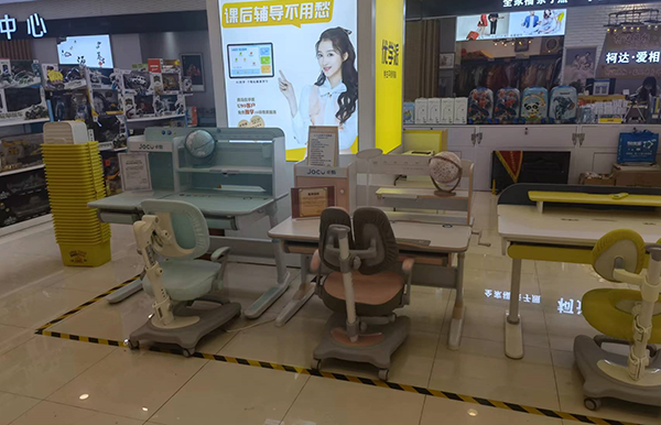 學習桌陳列智慧天才輝煌